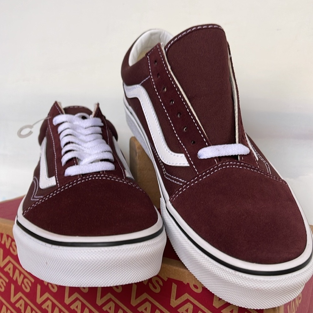 Vans Men’s Old Skool
Color Theory Bitter Chocolate 
VN0005UF7YO
Sneakers - Picture 6 of 16